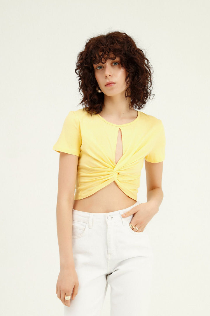 Düğüm Detaylı Crop Tişört Sarı