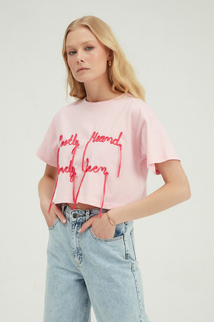 Embroidery Detailed Crop T-Shirt Pink