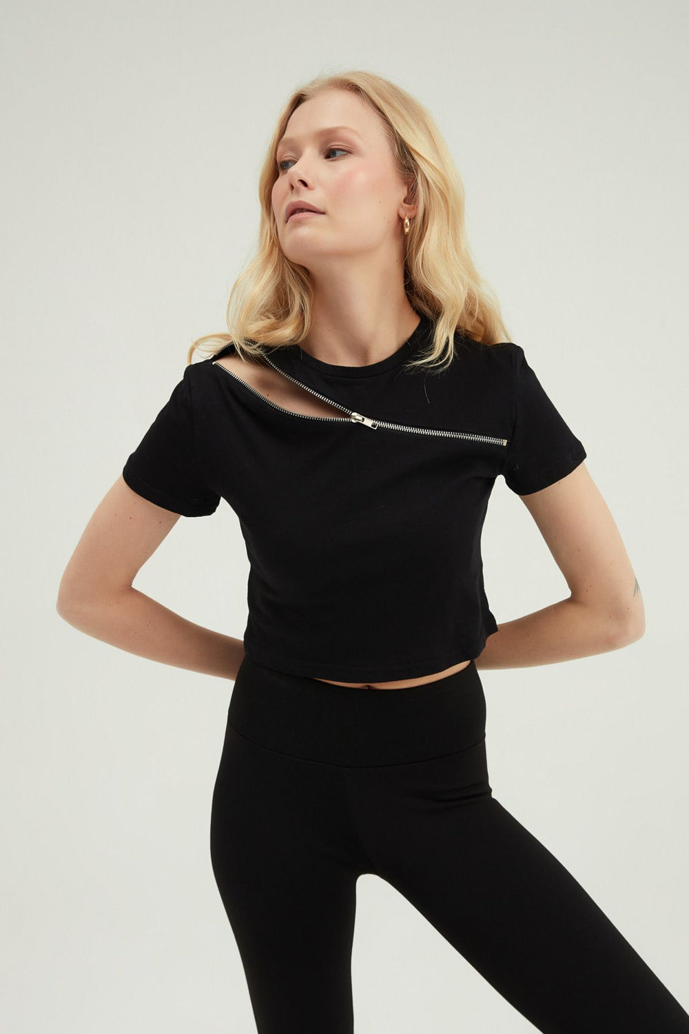 Fermuar Detaylı Crop Tişört Siyah