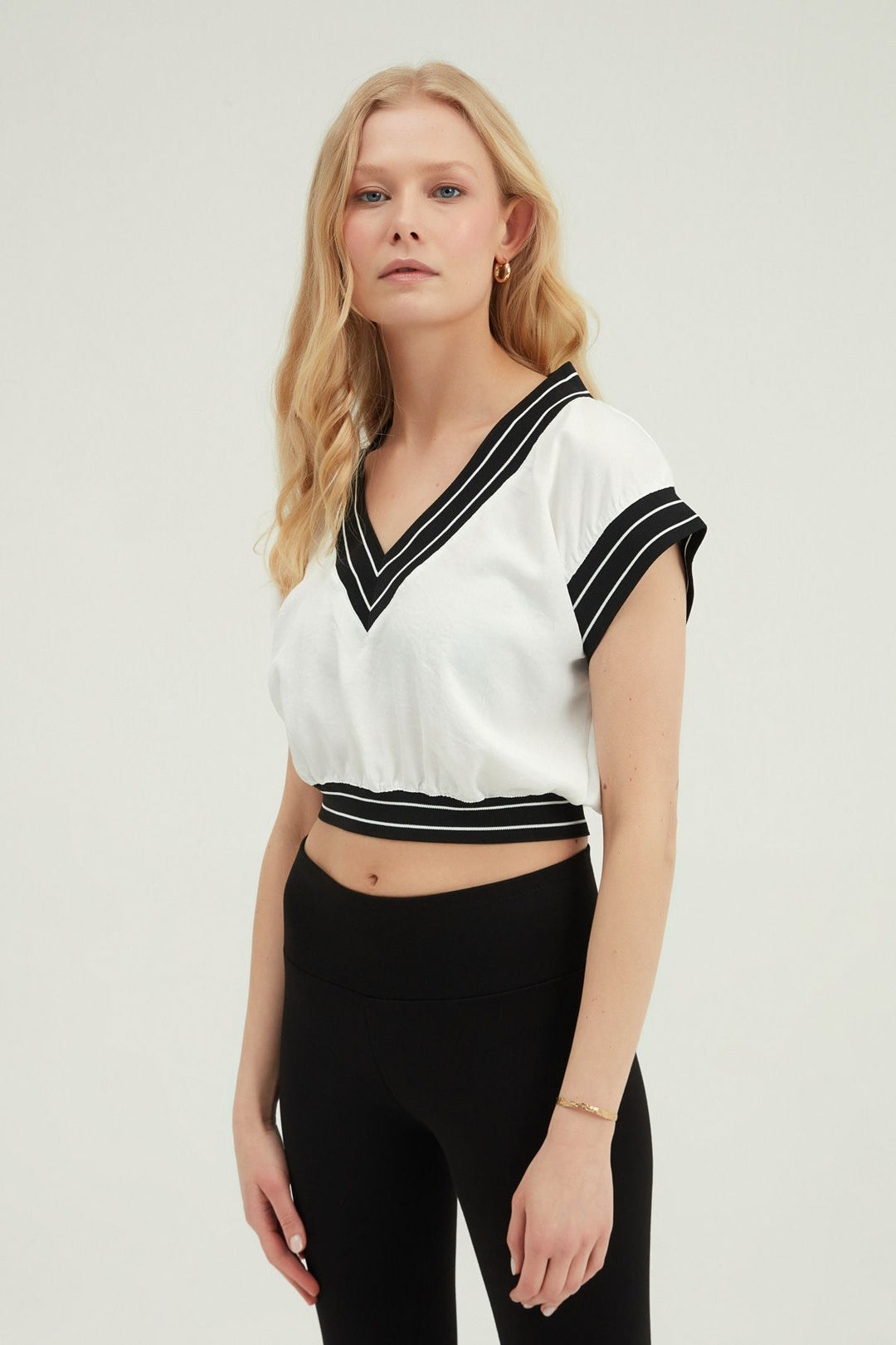 Ribanalı V Yaka Bluz Beyaz