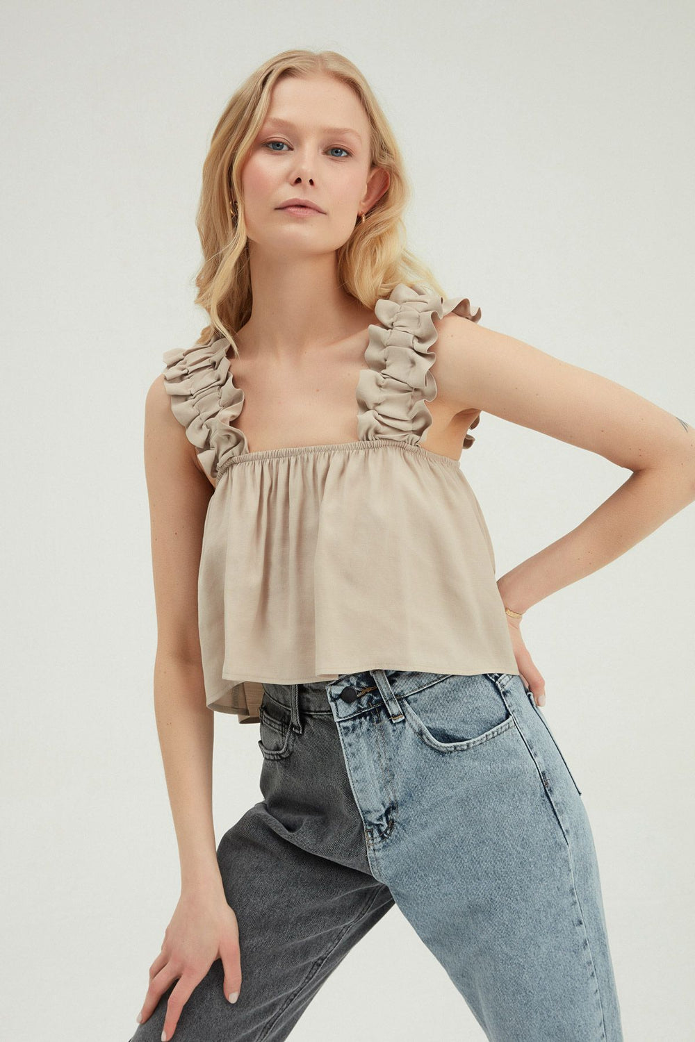 Fırfır Askılı Crop Bluz Bej