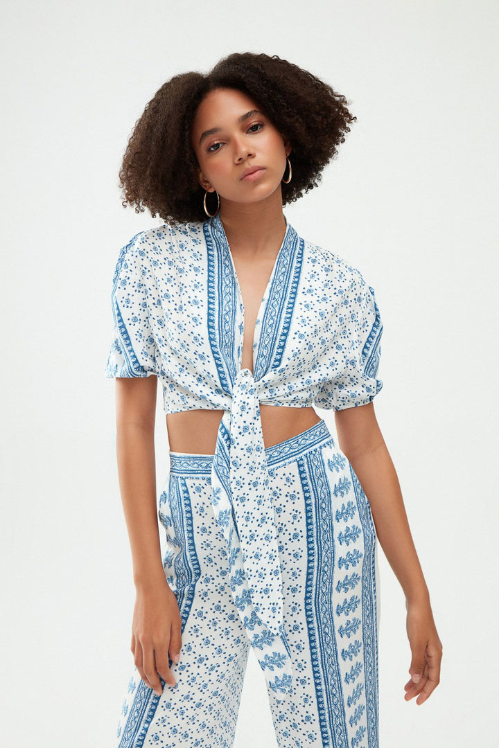 Patterned Tie Crop Blouse Blue