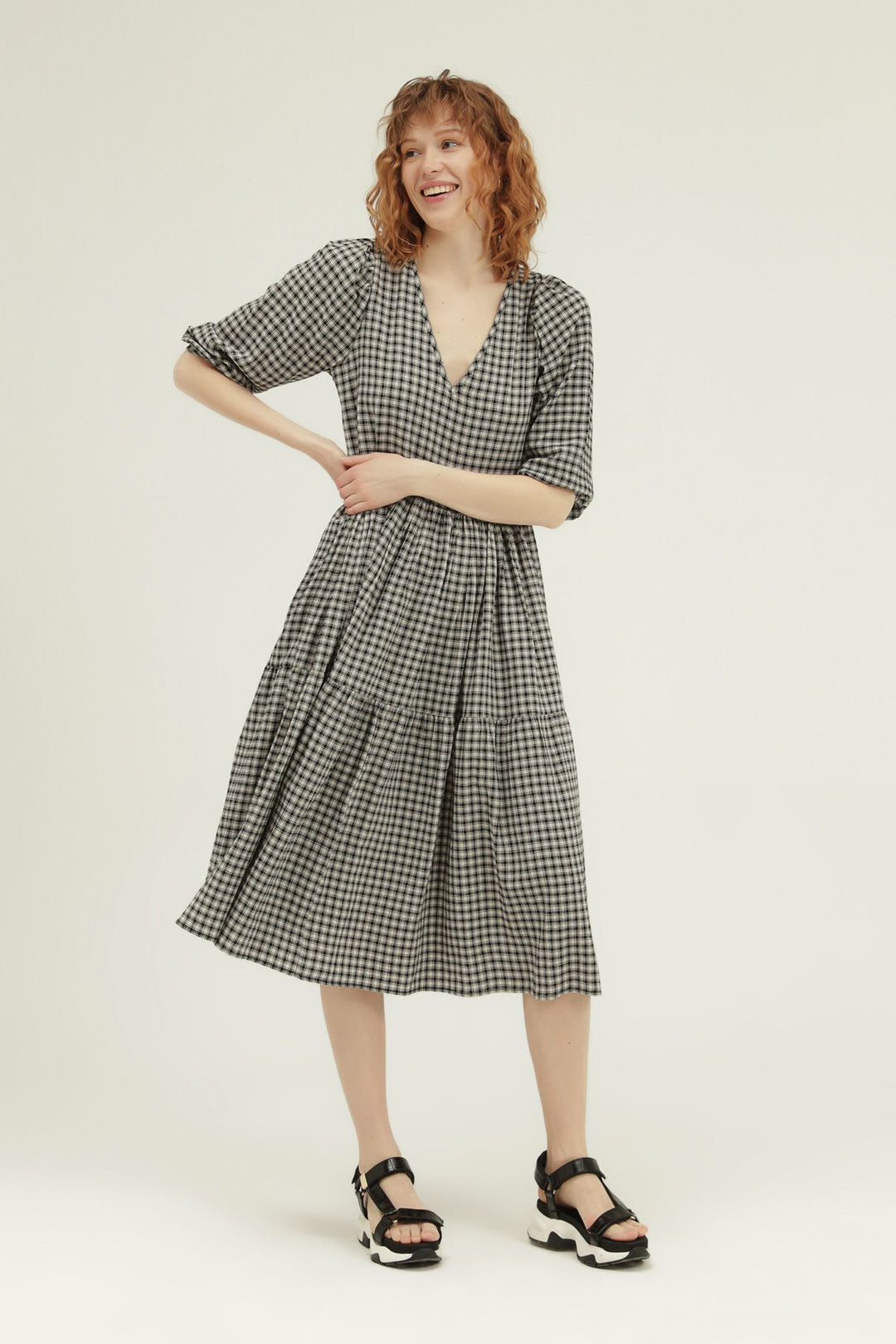 Kareli V Yaka Elbise Siyah