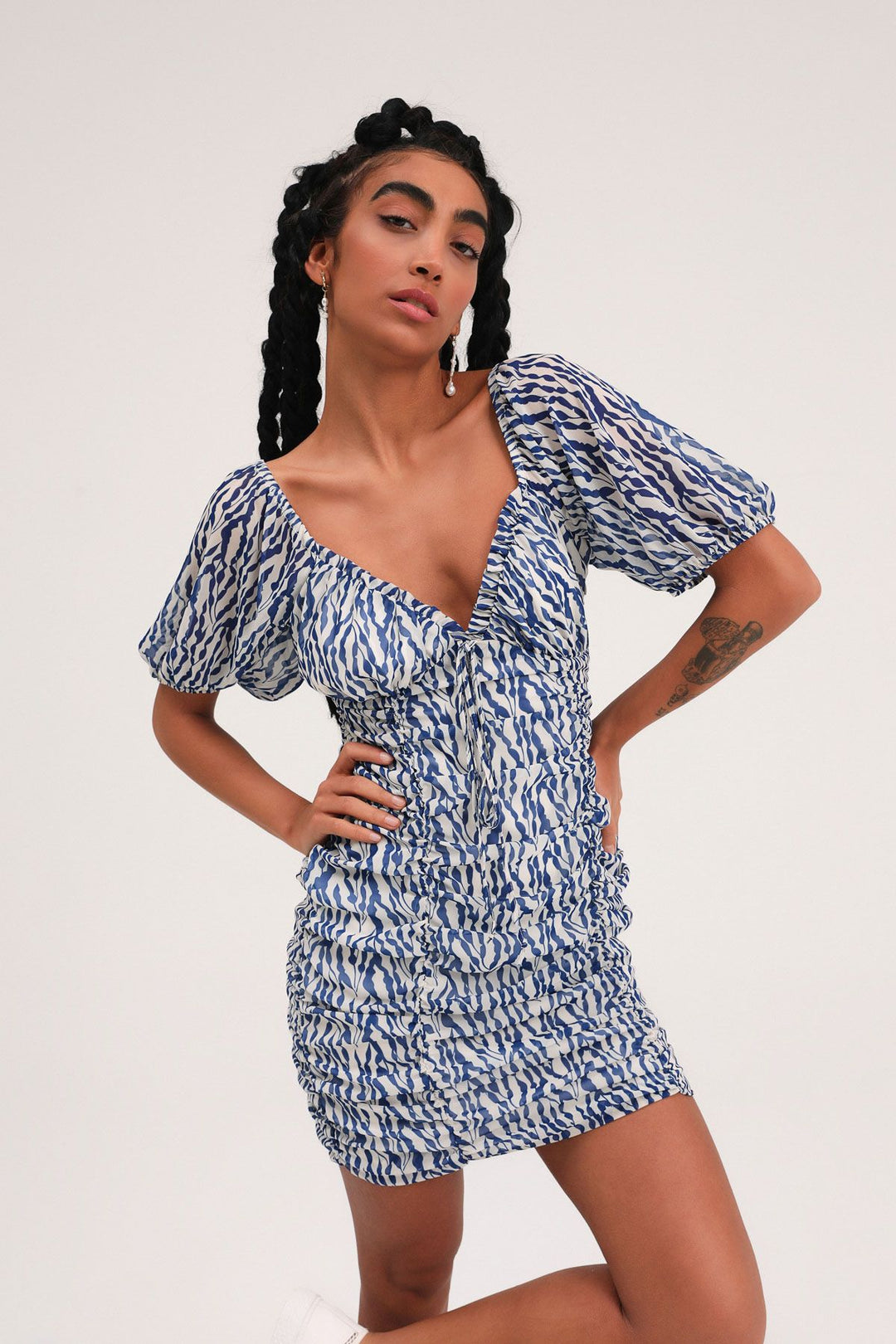 Desenli Balon Kol V Yaka Elbise İndigo