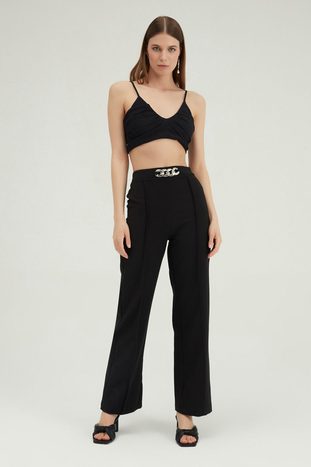 Beli Zincir Detaylı Pantolon Siyah