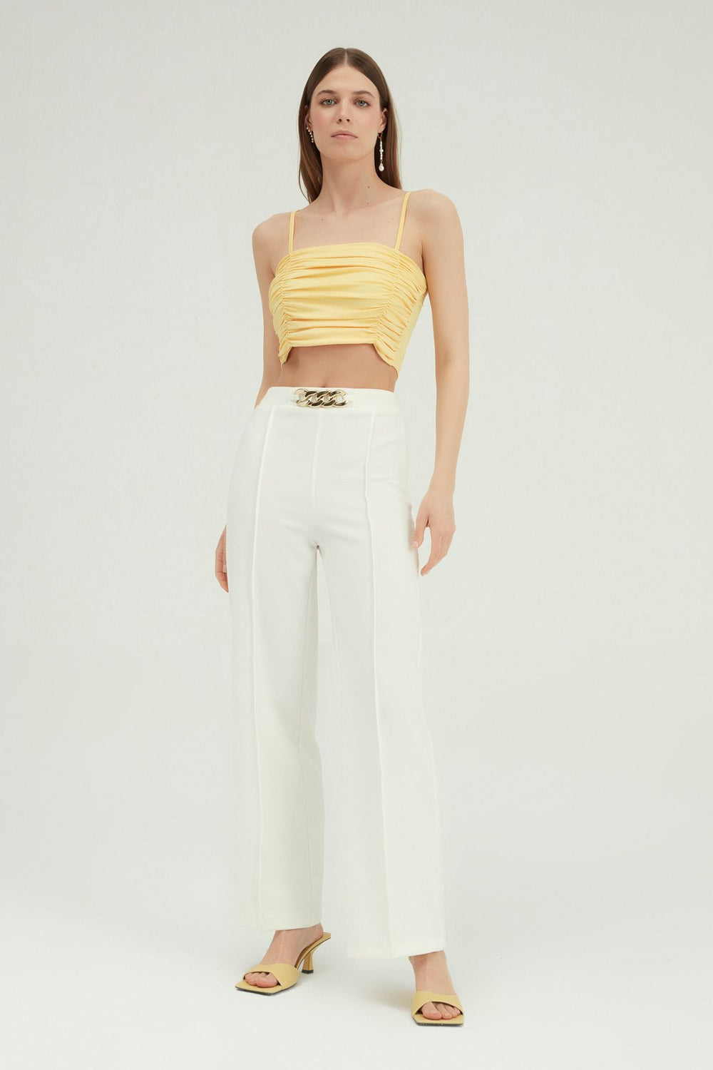 Beli Zincir Detaylı Pantolon Beyaz