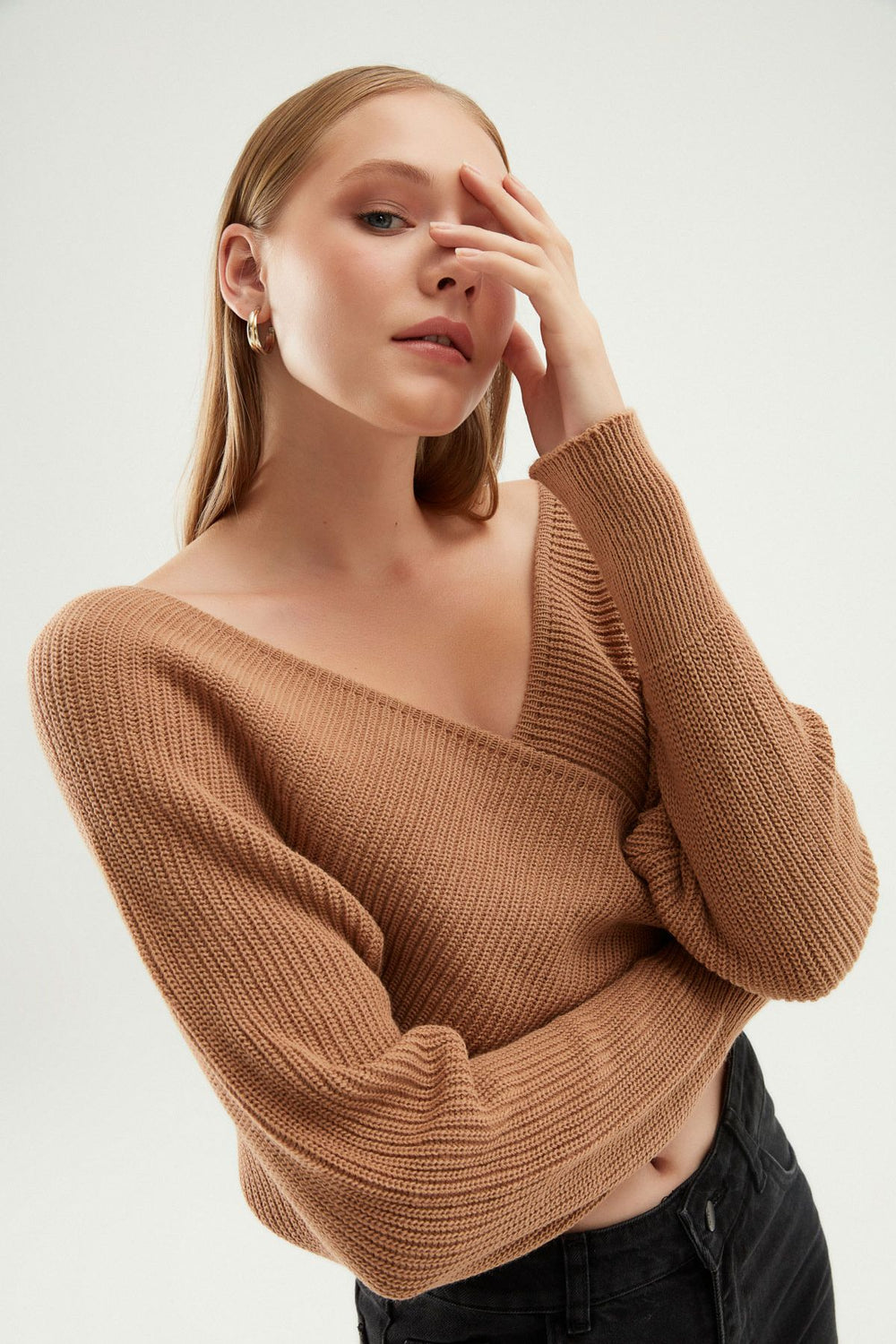 V Yaka Düşük Omuz Triko Camel