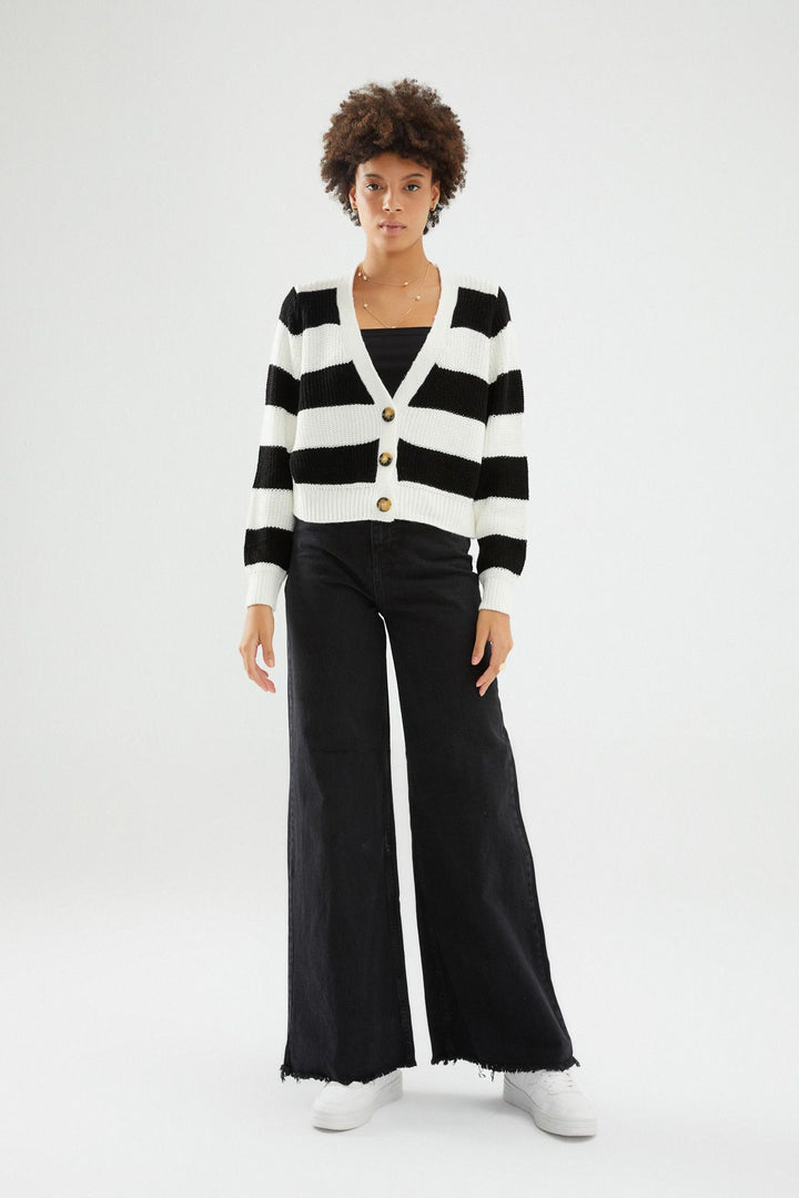 Çizgili Düğmeli Hırka Siyah