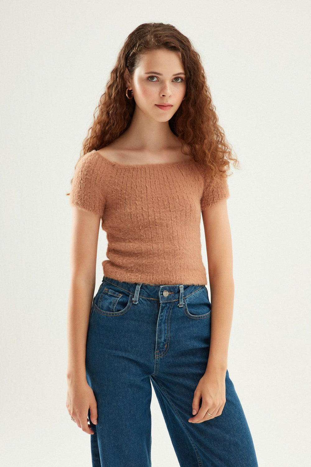 Düşük Omuz Crop Triko Bej