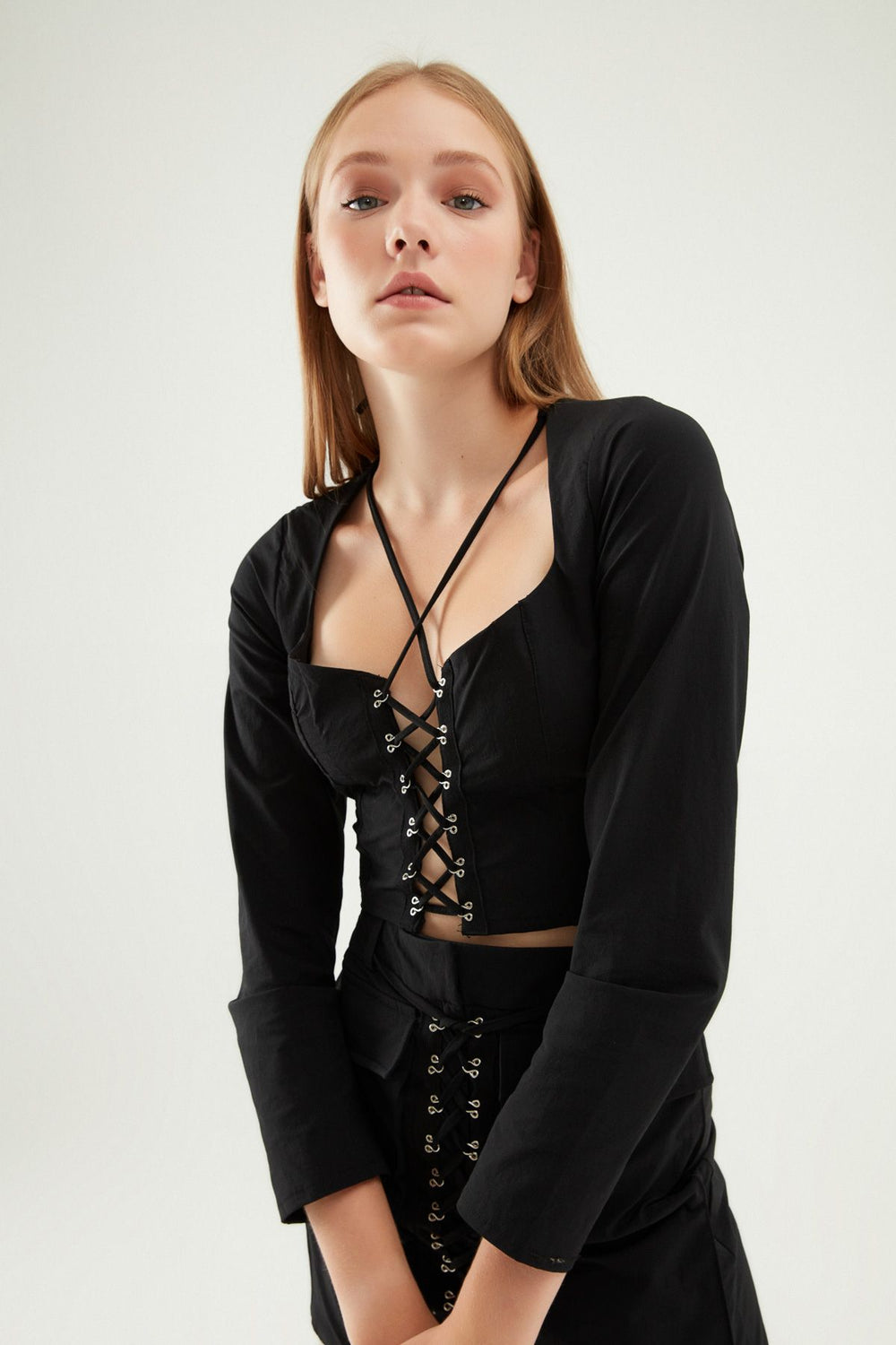 Önü Bağlamalı Crop Bluz Siyah