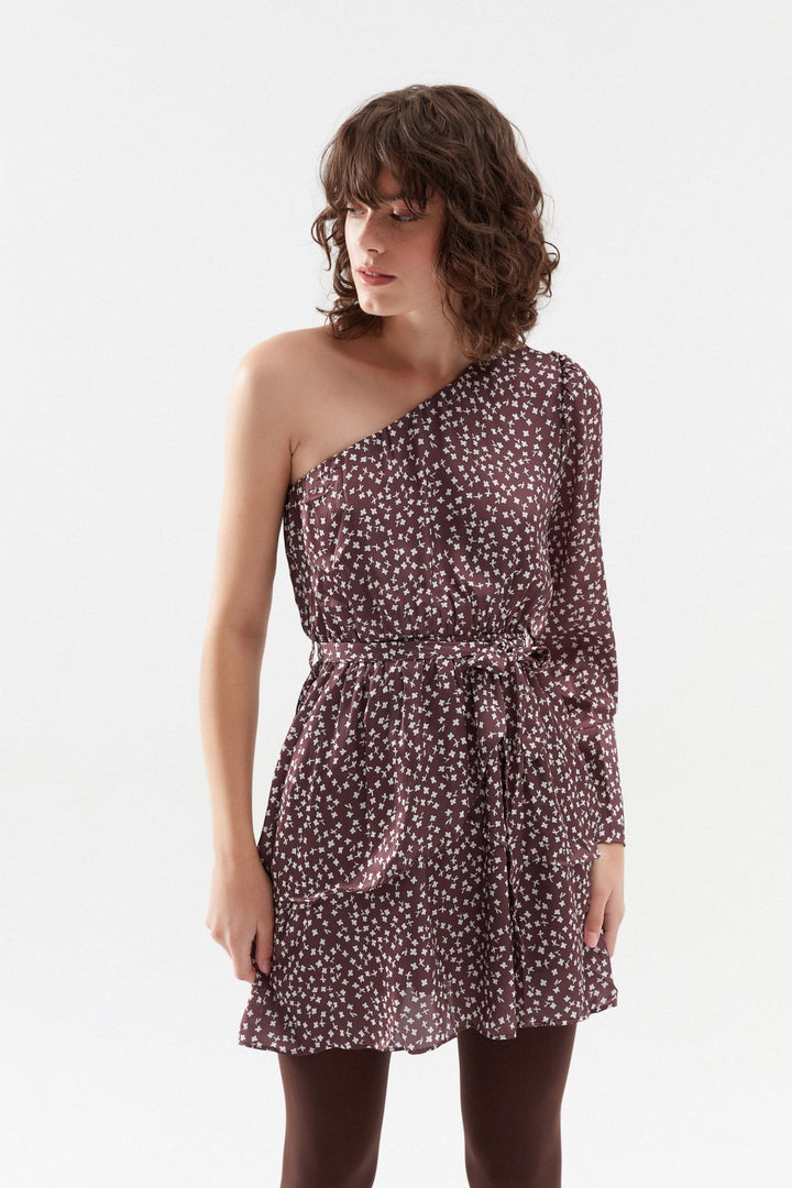 Tek Omuz Fırfırlı Mini Elbise Kahverengi