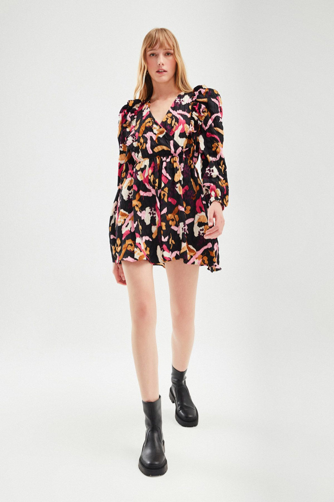 Fırfırlı V Yaka Elbise Siyah