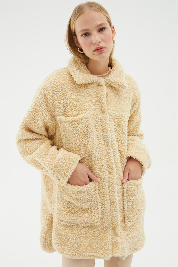 Cep Detaylı Peluş Ceket Bej