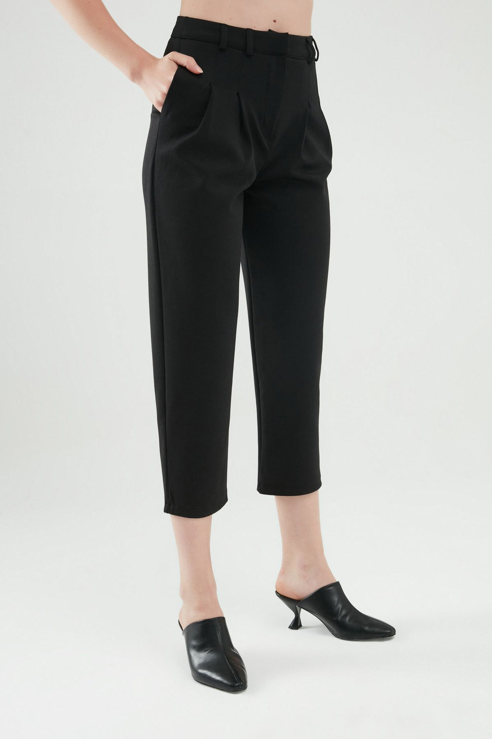 Pleat Detailed Trousers Black