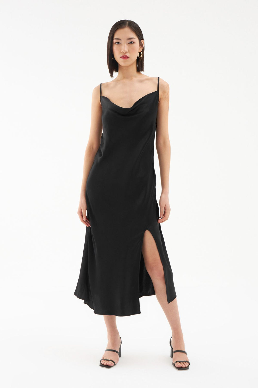 Degaje Yaka Yırtmaçlı Midi Boy Elbise Siyah