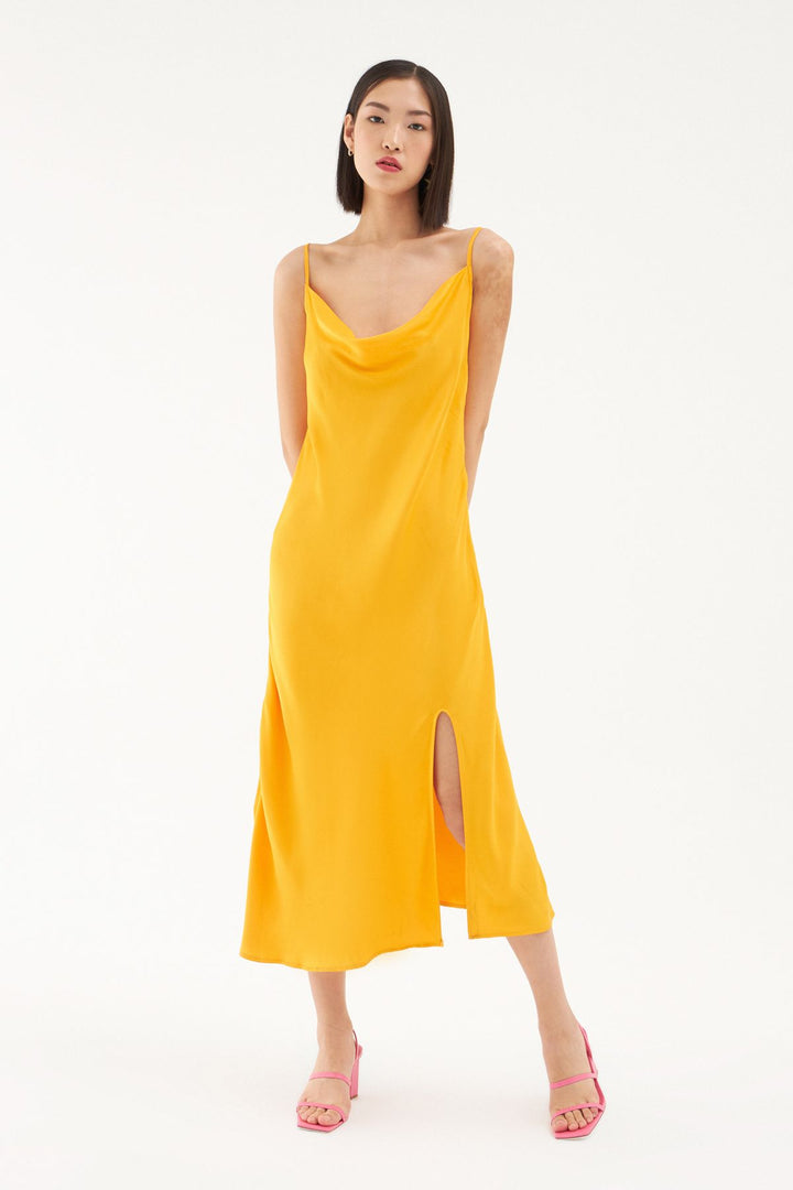 Degaje Yaka Yırtmaçlı Midi Boy Elbise Turuncu