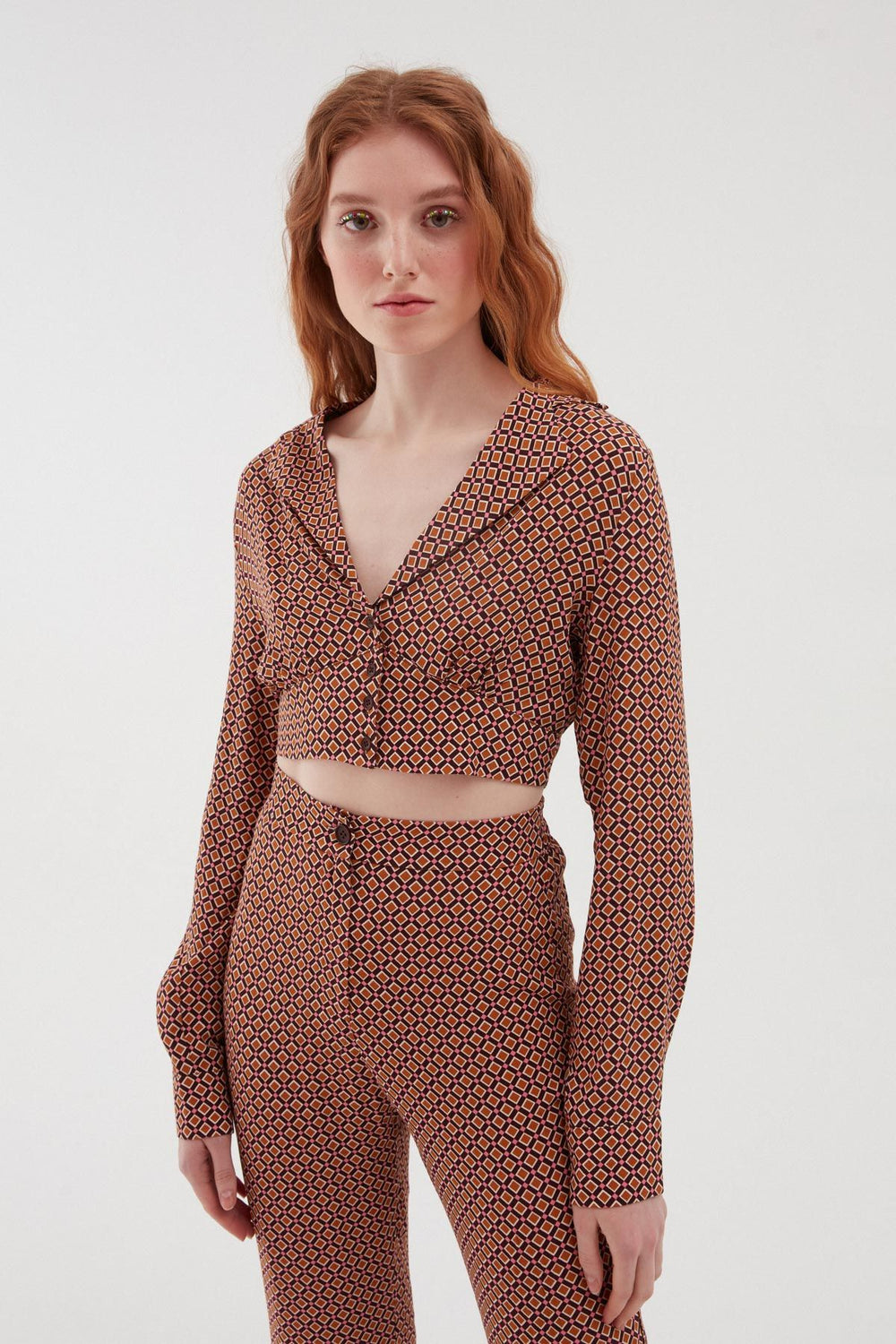 Patterned Decollete Crop Shirt Brown