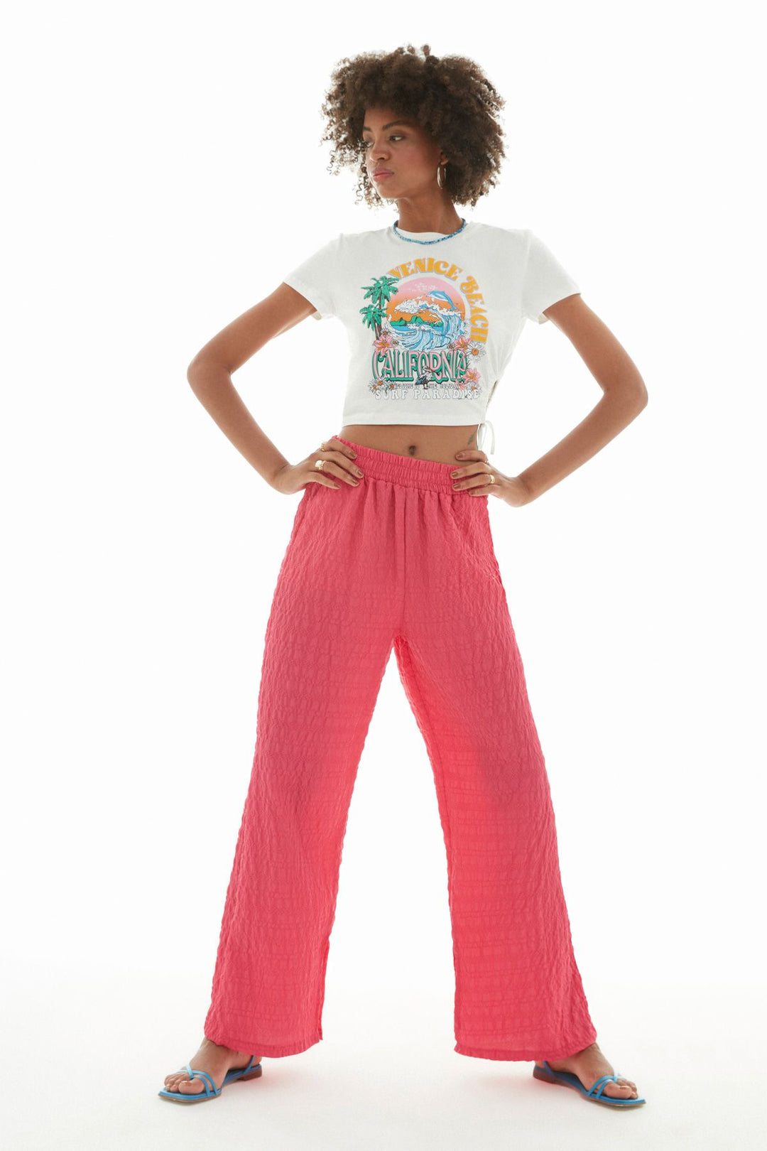 Paçası Yırtmaçlı Dokulu Pantolon Pembe