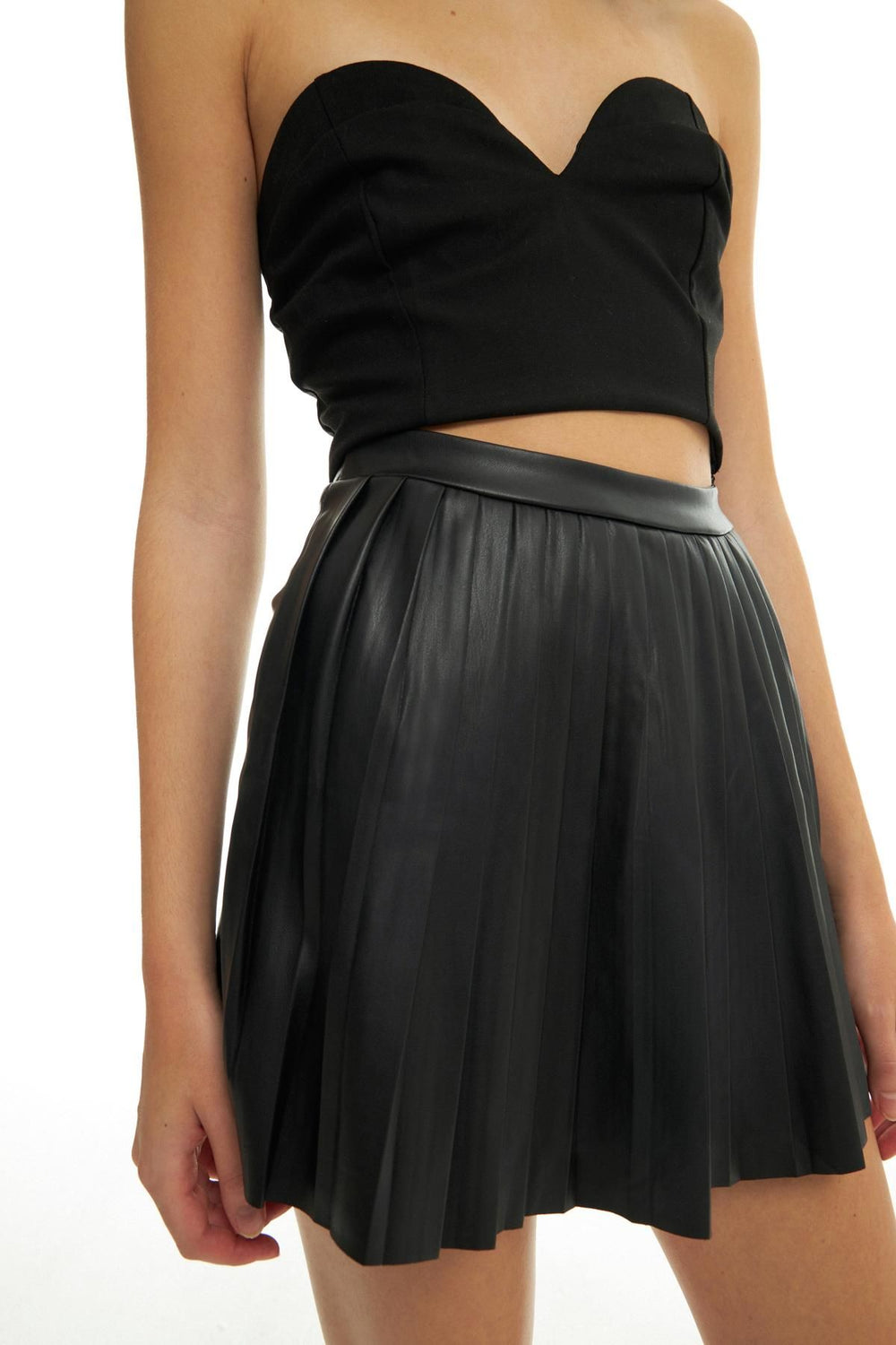 Pleated Leather Short Skirt Black