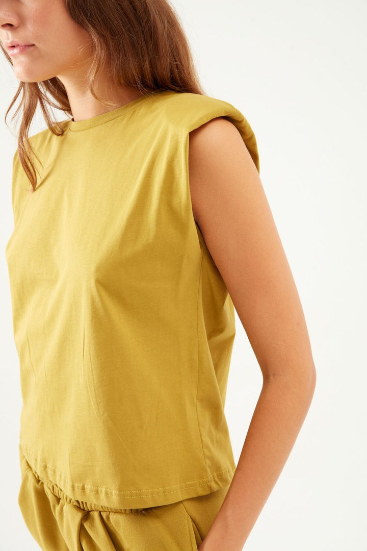 Padded Sleeveless Basic T-Shirt Olive