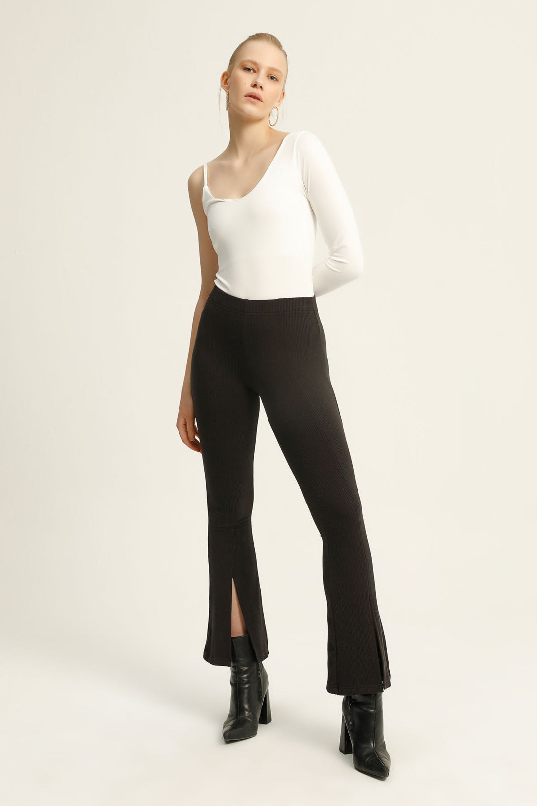 Slit Detailed Flared Trousers Black