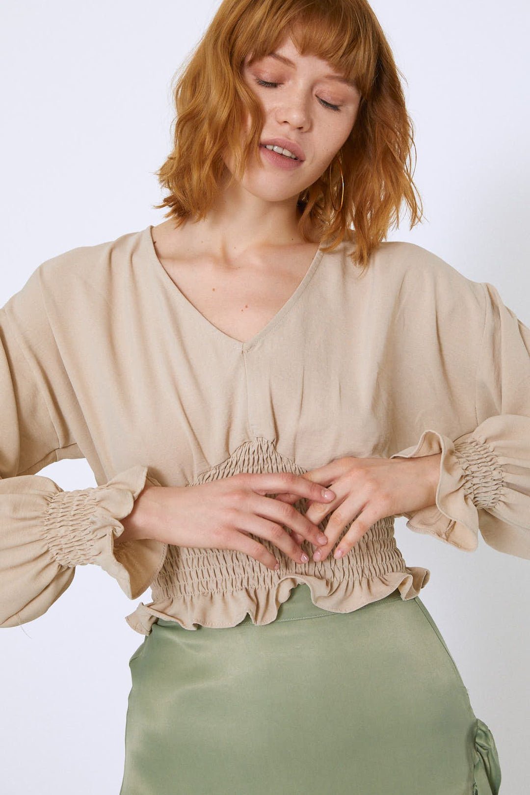 V-Neck Crop Blouse With Waist Gippe Beige