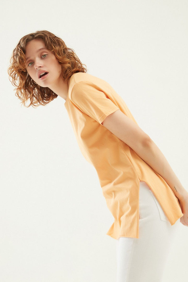 Yanı Yırtmaçlı Bisiklet Yaka Tişört Açık Oranj