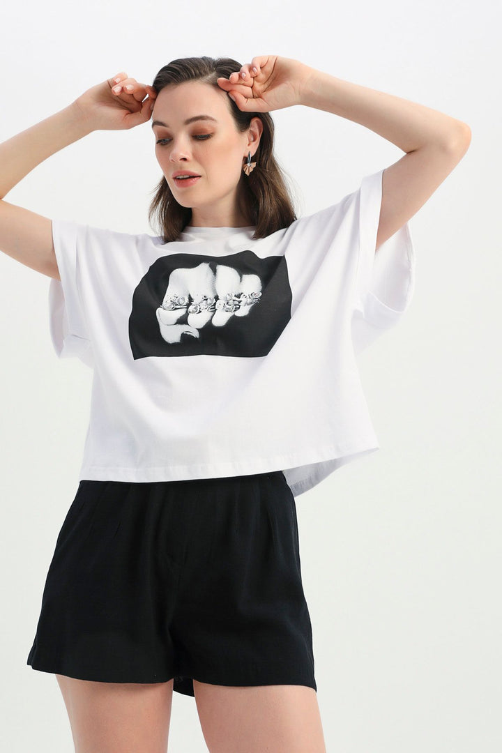Apoletli Aksesuar Detaylı Baskılı Tişört Beyaz