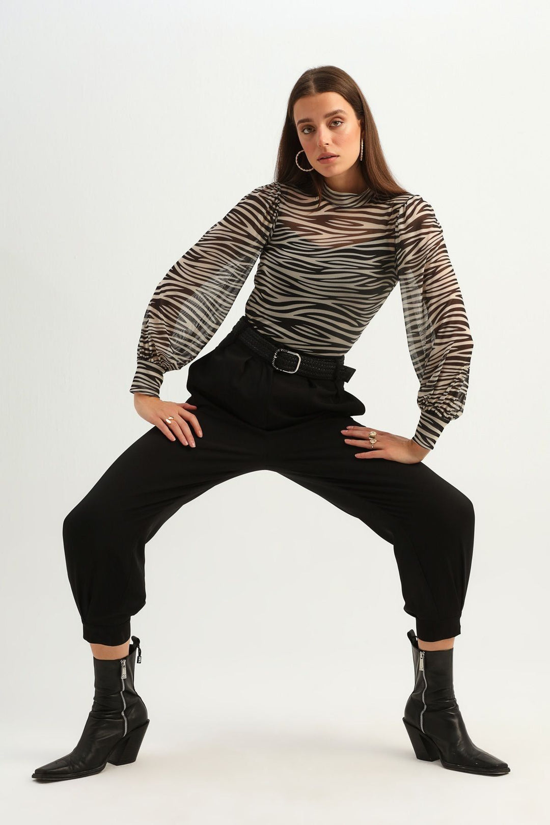 Kemerli Paçası Çıtçıtlı Pantolon Siyah