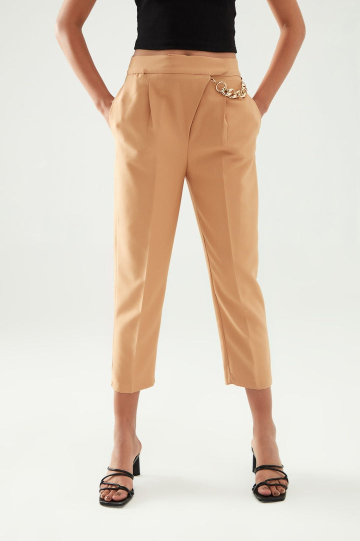 Zincir Aksesuarlı Yüksel Bel Pantolon Camel