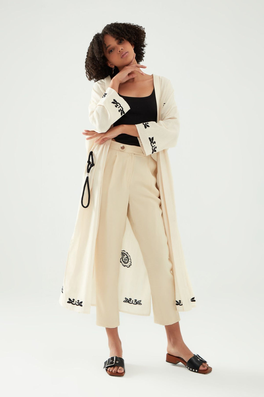 Nakışlı Kuşaklı Keten Kimono Bej