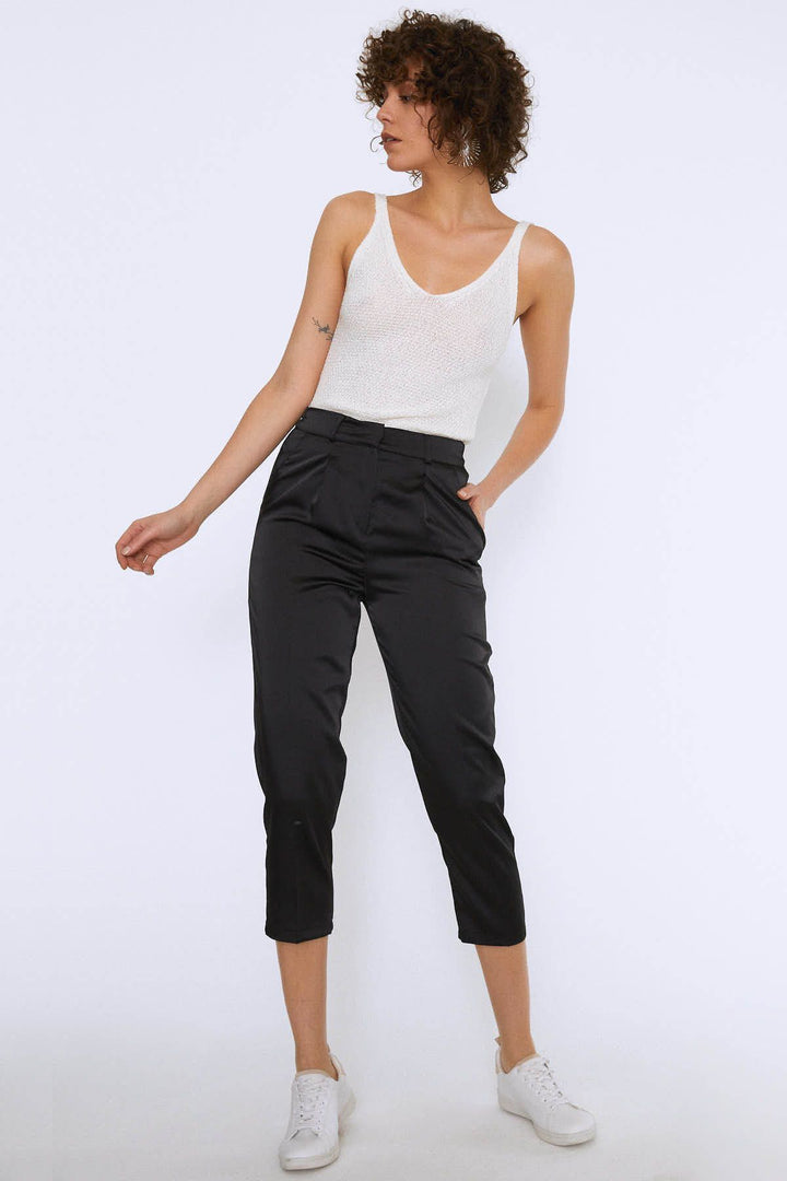 Beli Pileli Pantolon Siyah