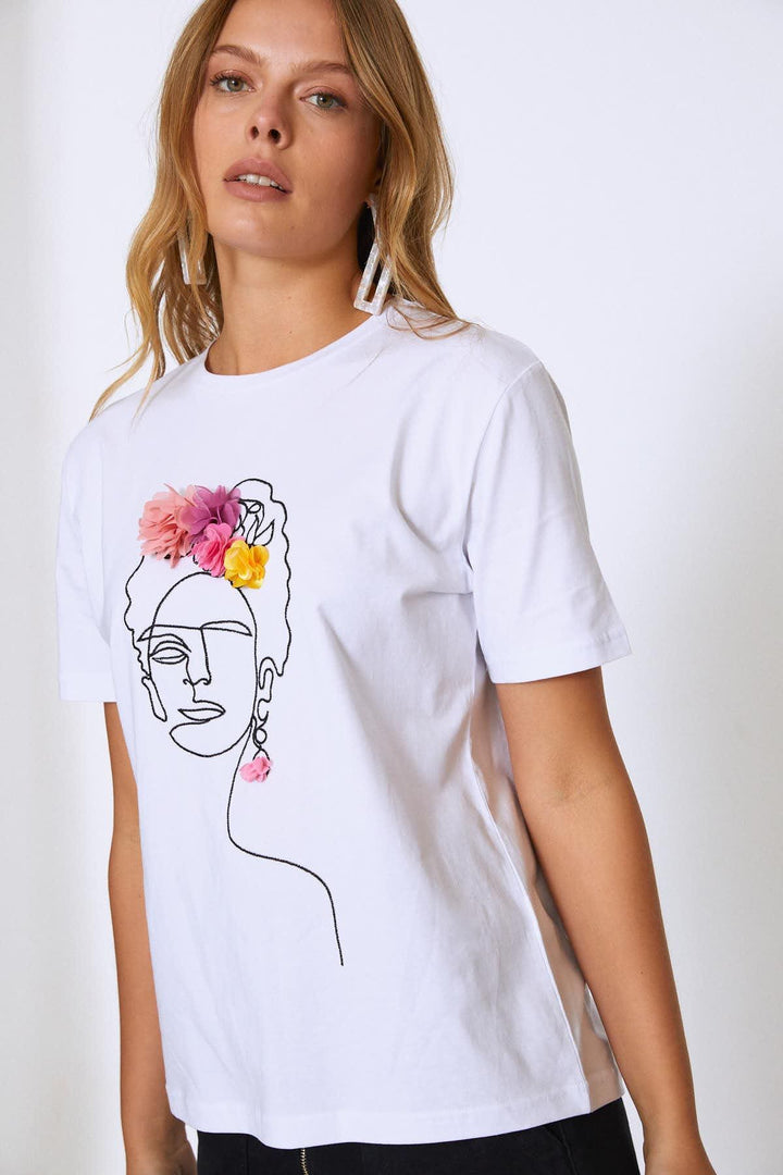 Nakışlı Aksesuar Detaylı Tişört Beyaz