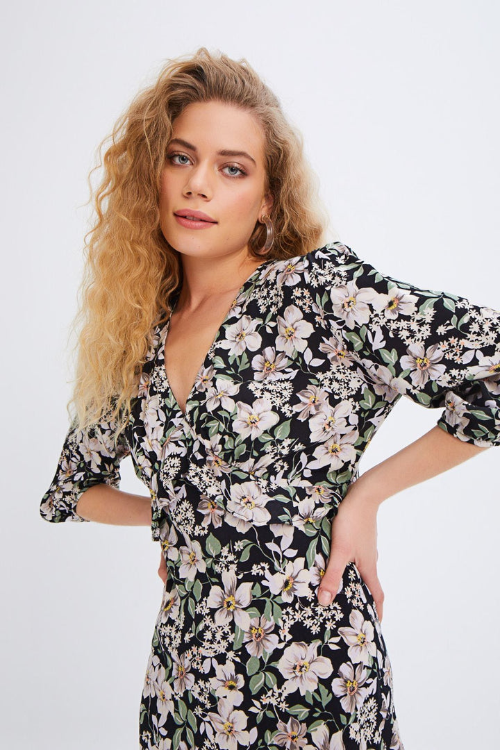 V Neck Ruffle Detailed Dress Black