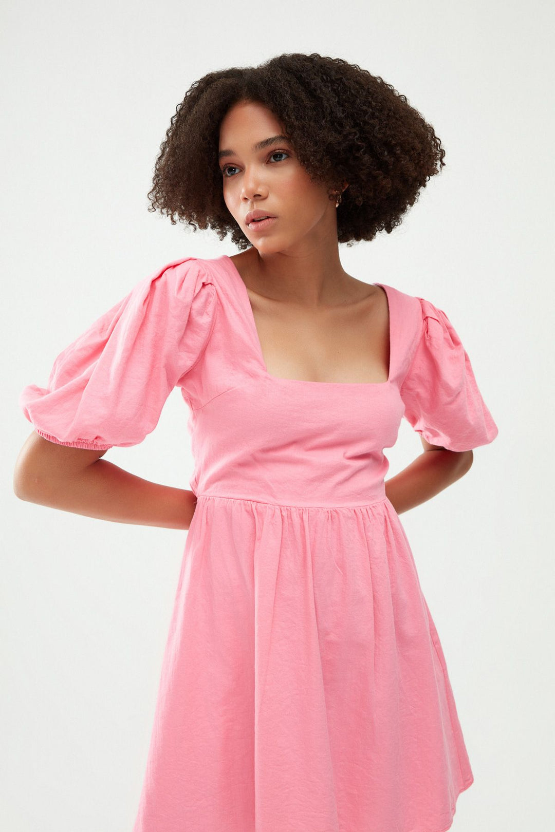 Balon Kol Dekolteli Vatkalı Elbise Şeker Pembe