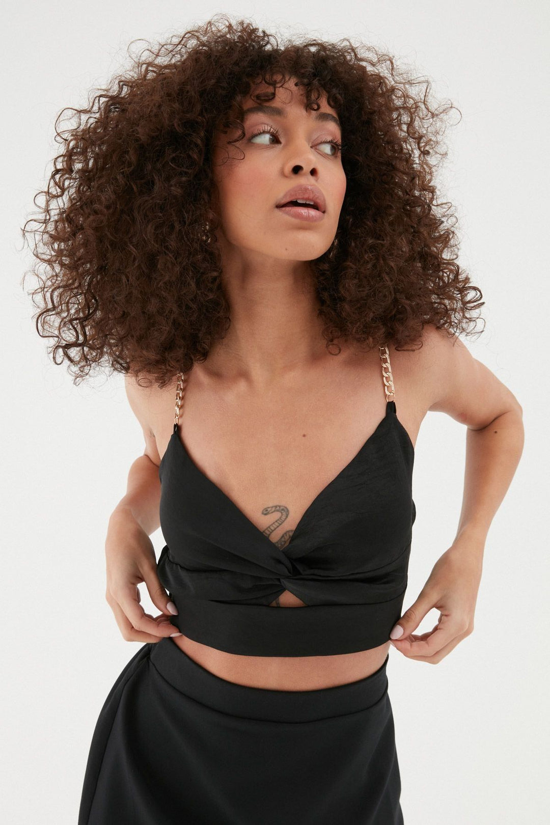 Zincir Askılı Crop Bluz Siyah