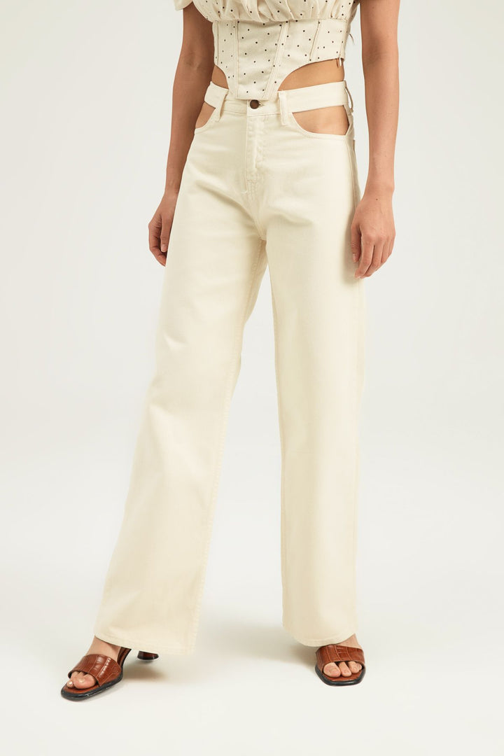 Decollete Detailed Mom Jean Bone