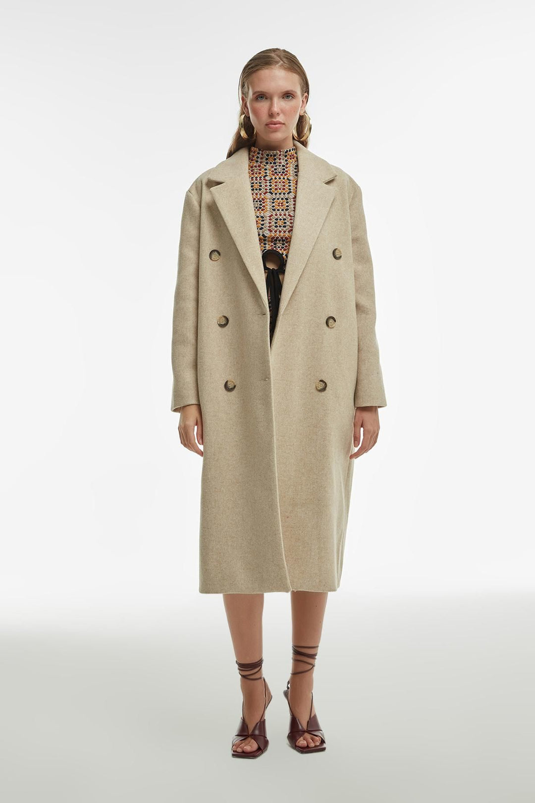 Düğmeli Uzun Kaban Bej