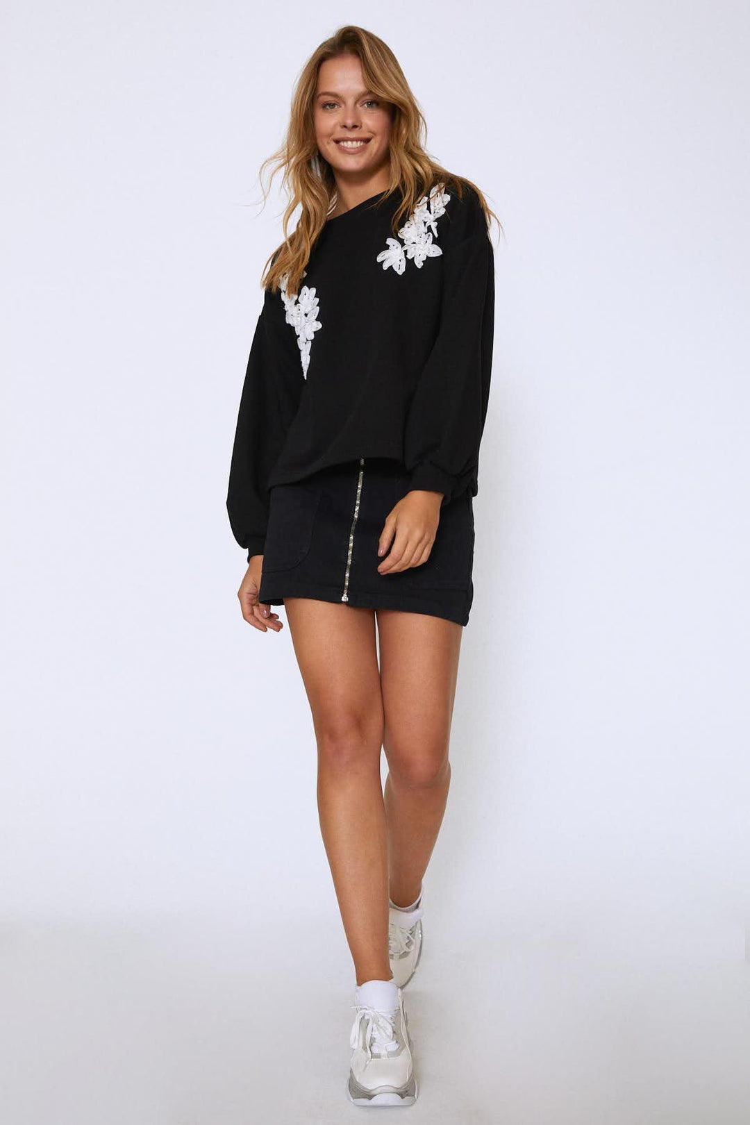Balloon Sleeve Embroidered Sweatshirt Black