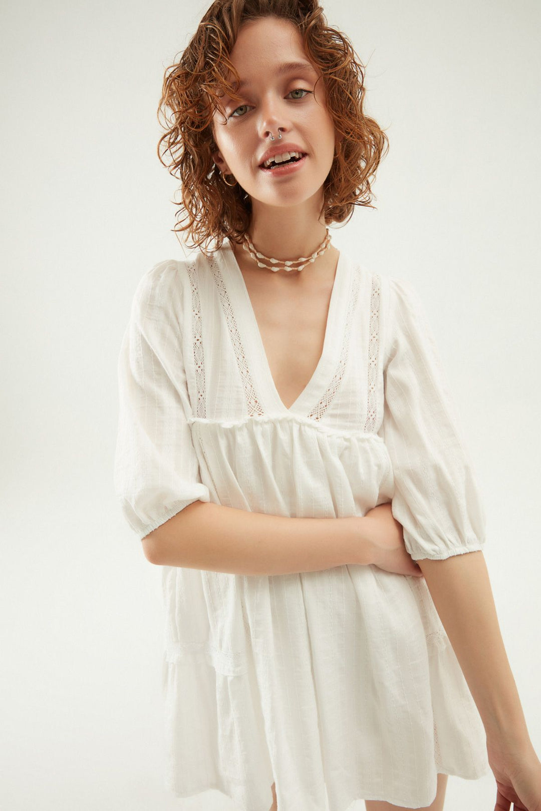 Şerit Detaylı İçi Şortlu Mini Elbise Beyaz