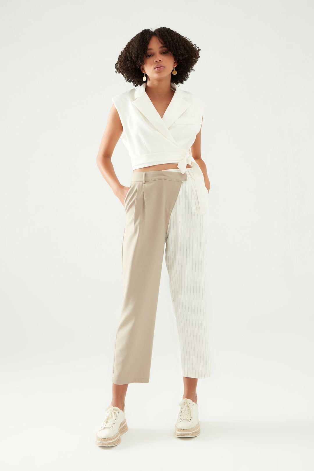 Bağlama Detaylı Crop Yelek Beyaz