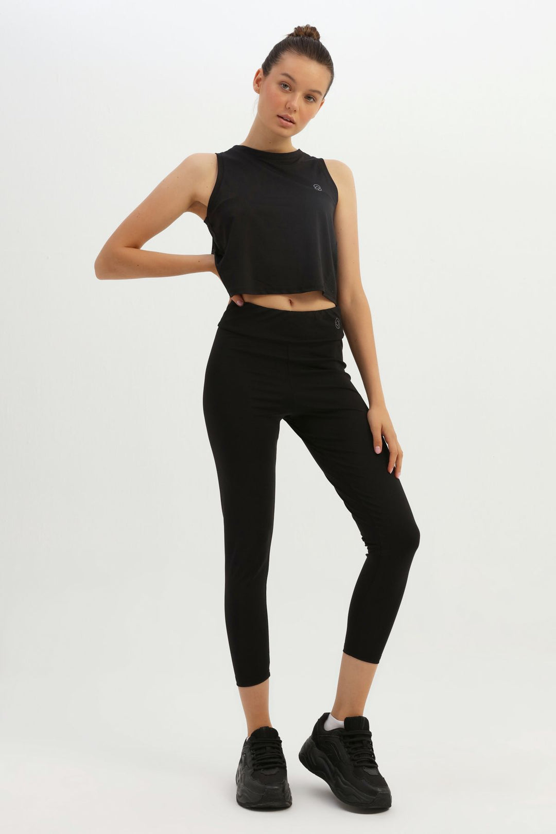 Arkası Fileli Spor Üst Siyah