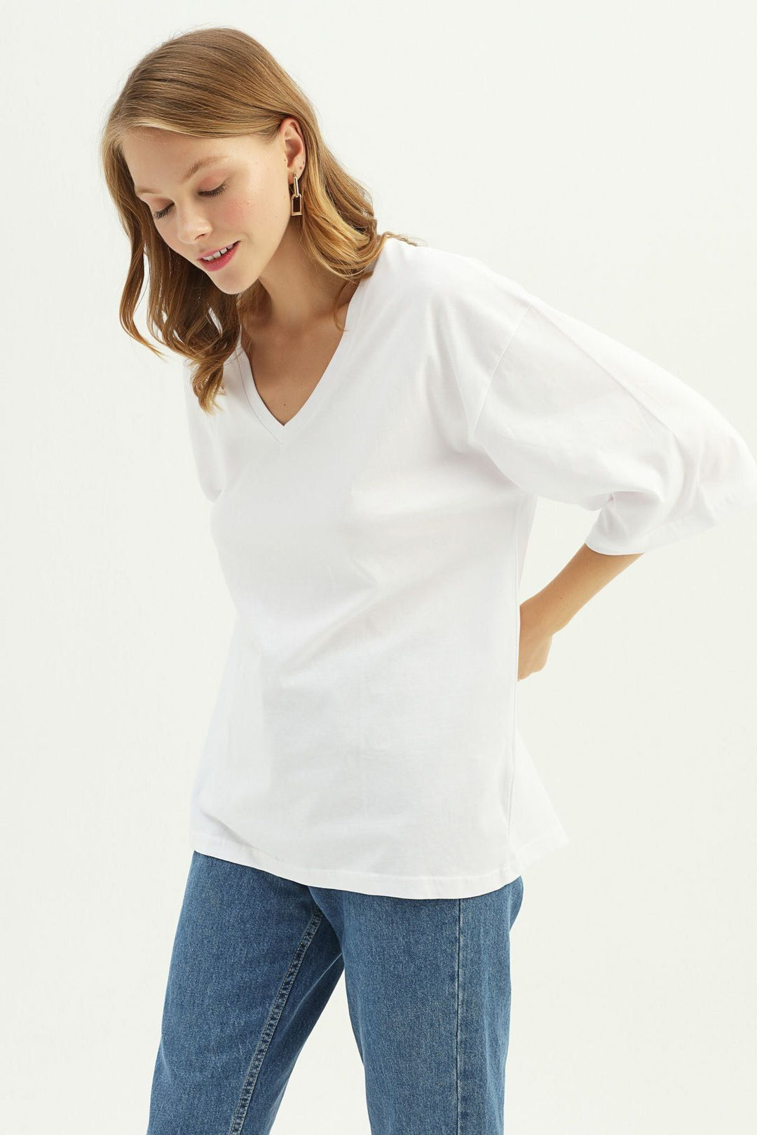 V Yaka Truvakar Kol Tişört Beyaz