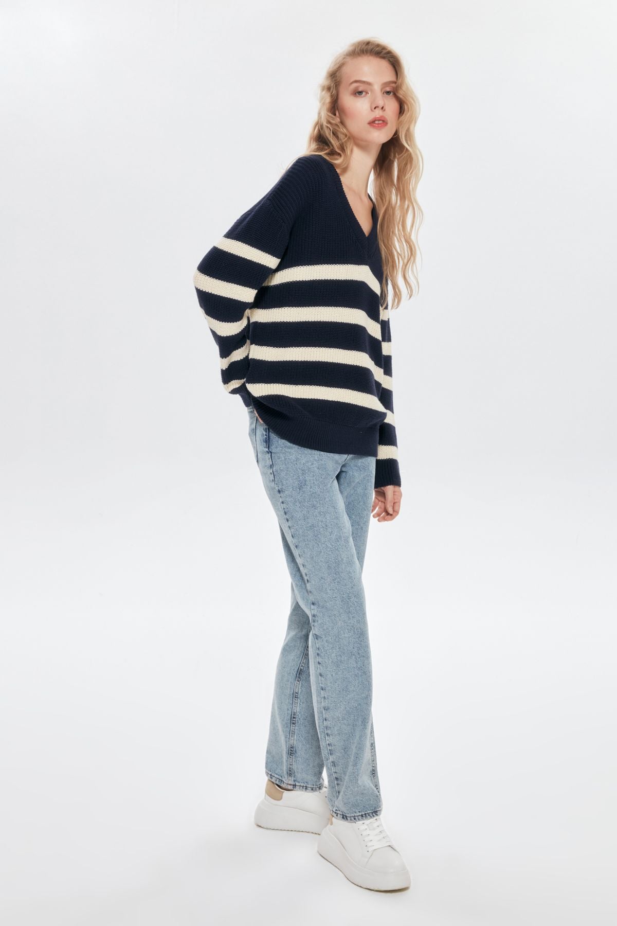 V-Neck Striped Knitwear Sweater Navy Blue-Ecru