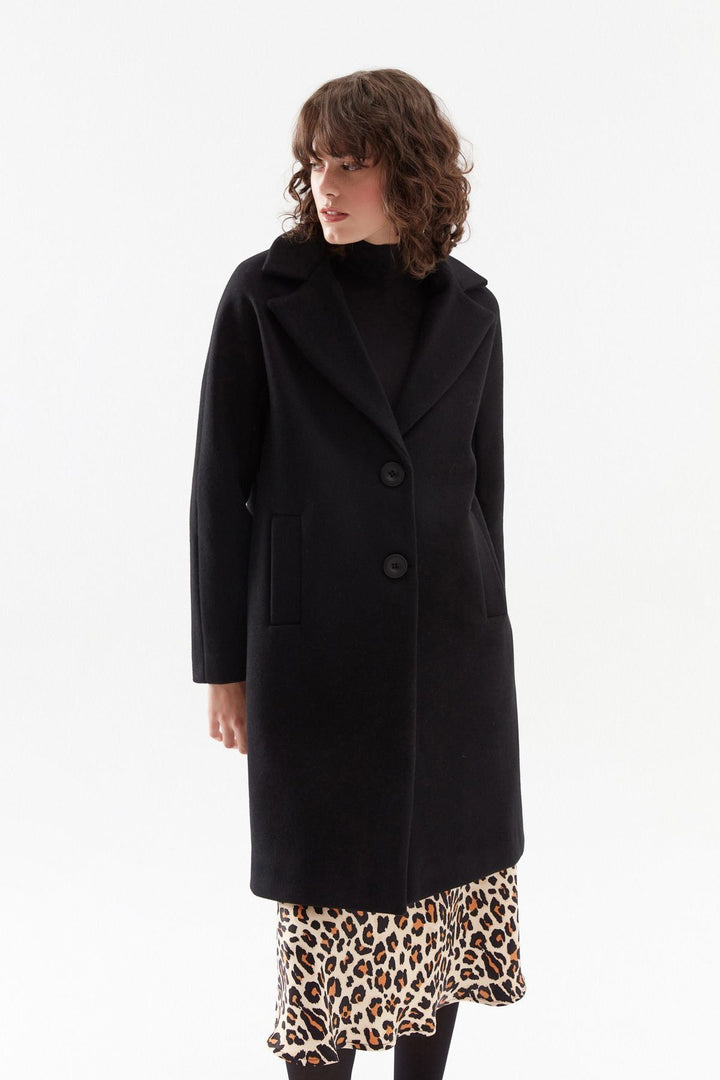 Buttoned Cachet Coat Black