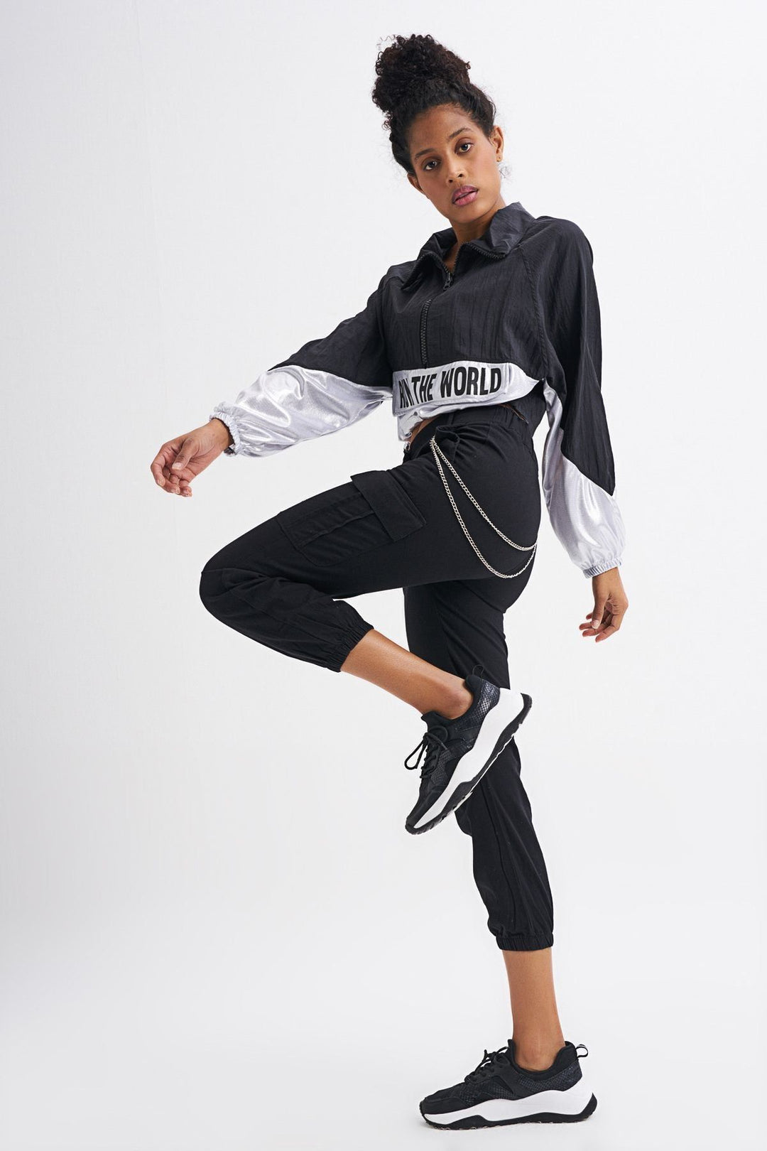 Cargo Pocket Chain Detailed Trousers Black