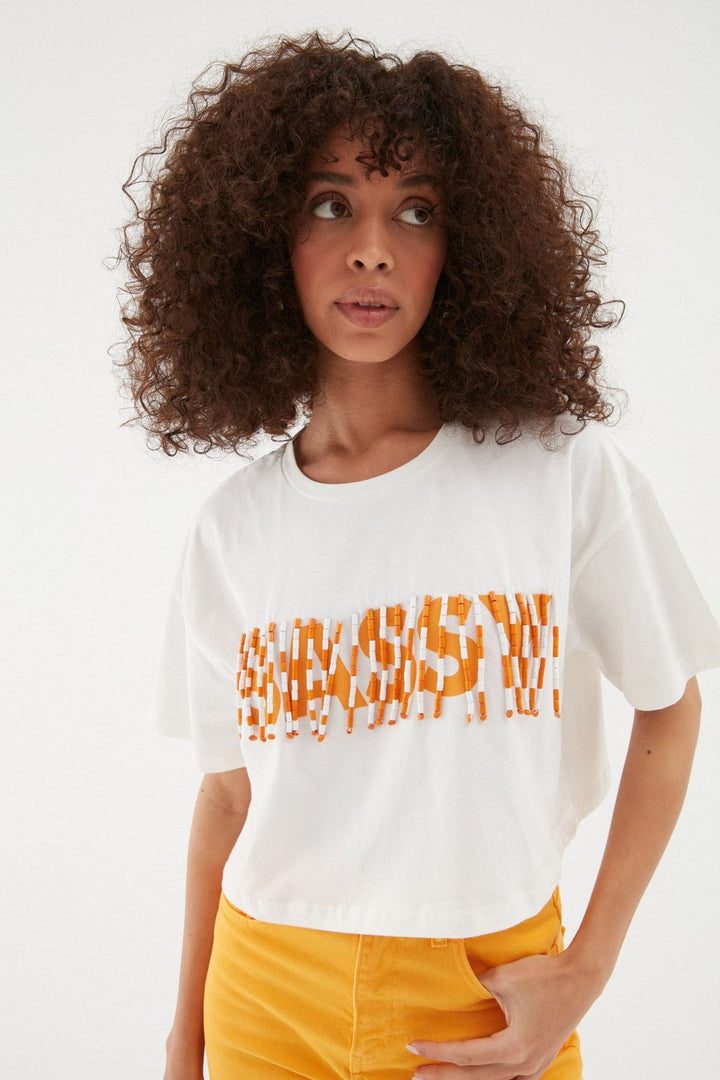 Aksesuarlı Crop Tişört Ekru