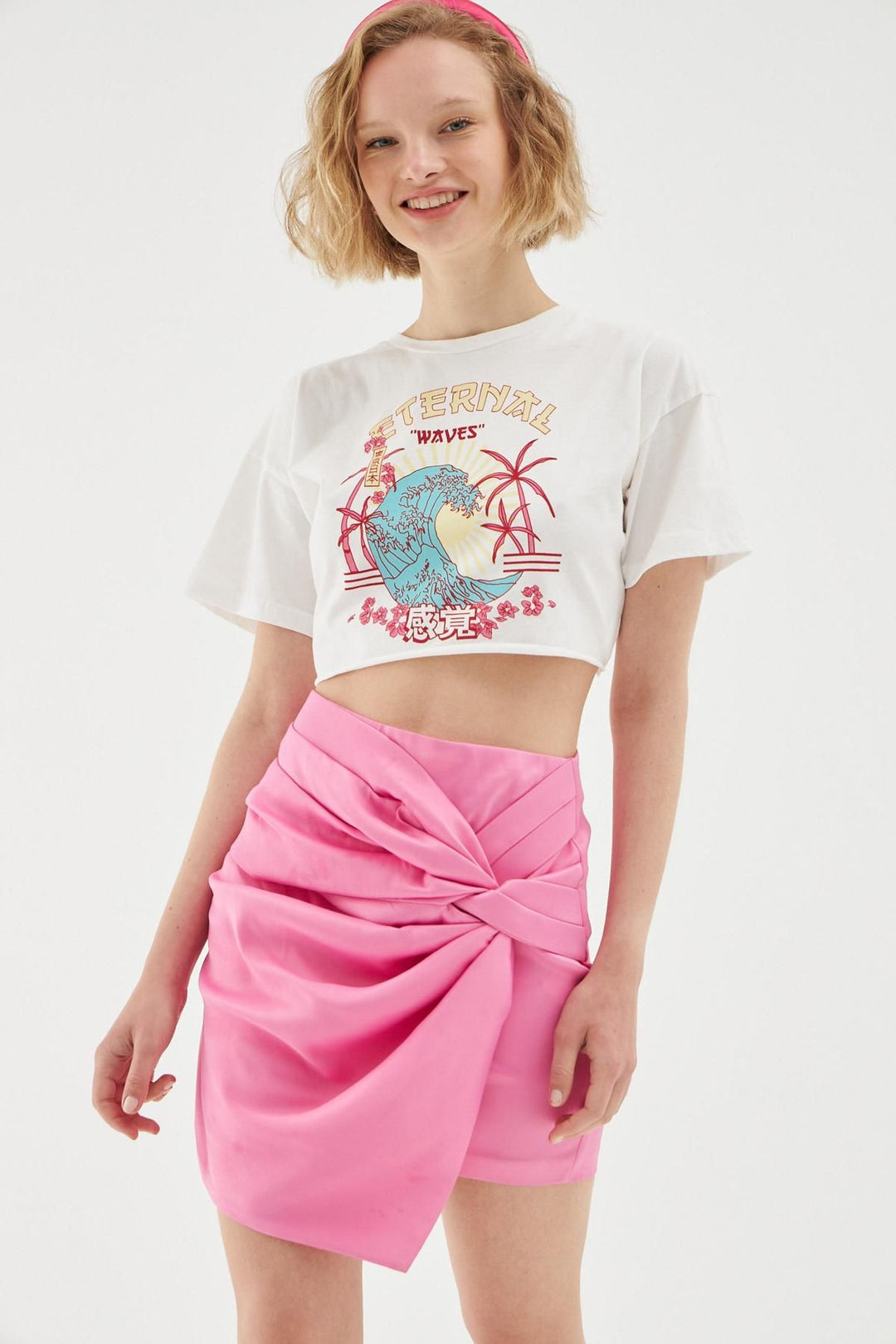 Sırt Dekolteli Baskılı Crop Tişört Ekru