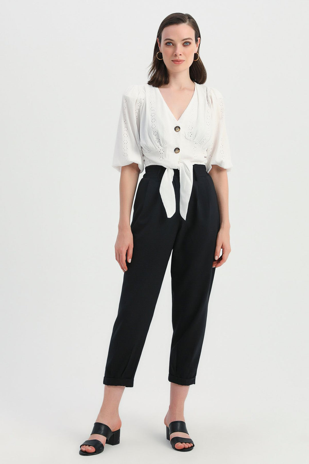 Vatkalı Önü Düğmeli V Yaka Bluz Ekru