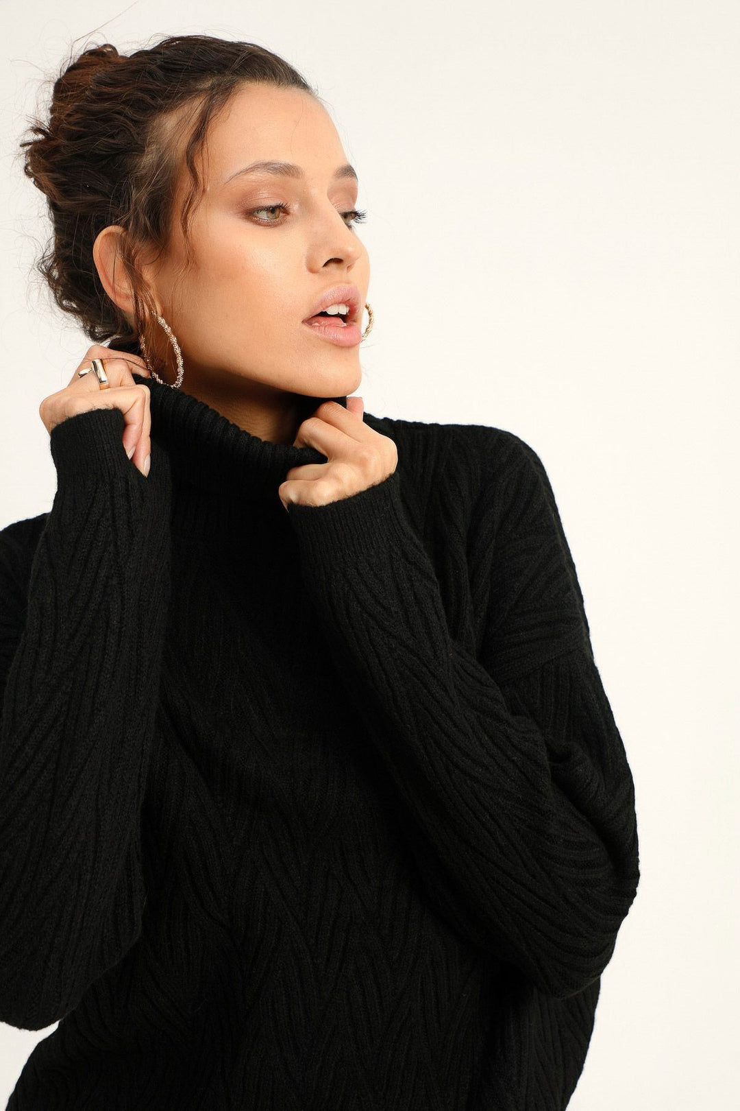 Desenli Boğazlı Kazak Siyah